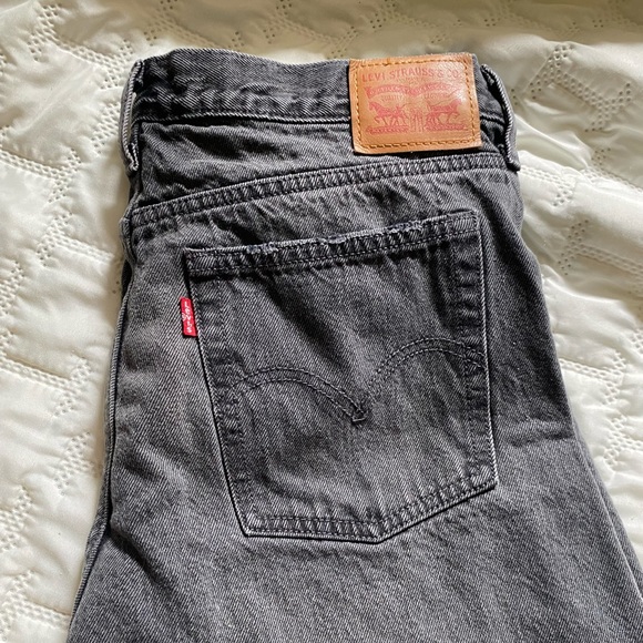Levis’s mom jeans - Picture 9 of 10